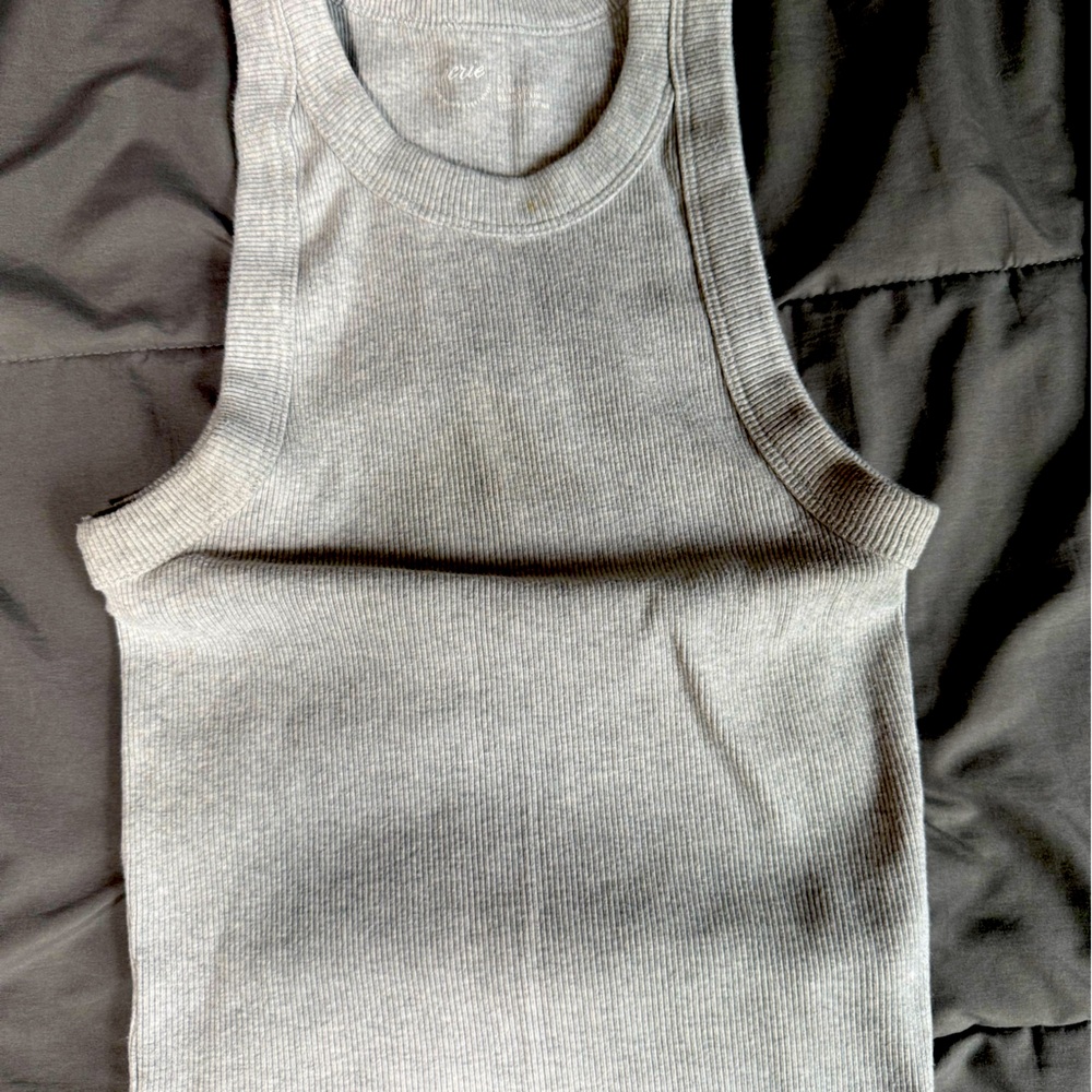 Grey cropped tank top